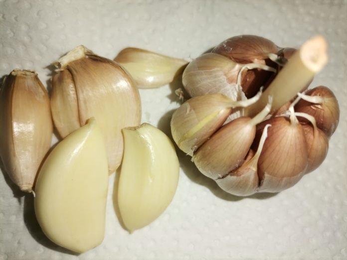 Never eat garlic when you have these problems, it can be very harmful.
